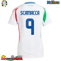 Camisa de Futebol Itália Gianluca Scamacca #9 Equipamento Secundário Mulheres Europeu 2024 Manga Curta